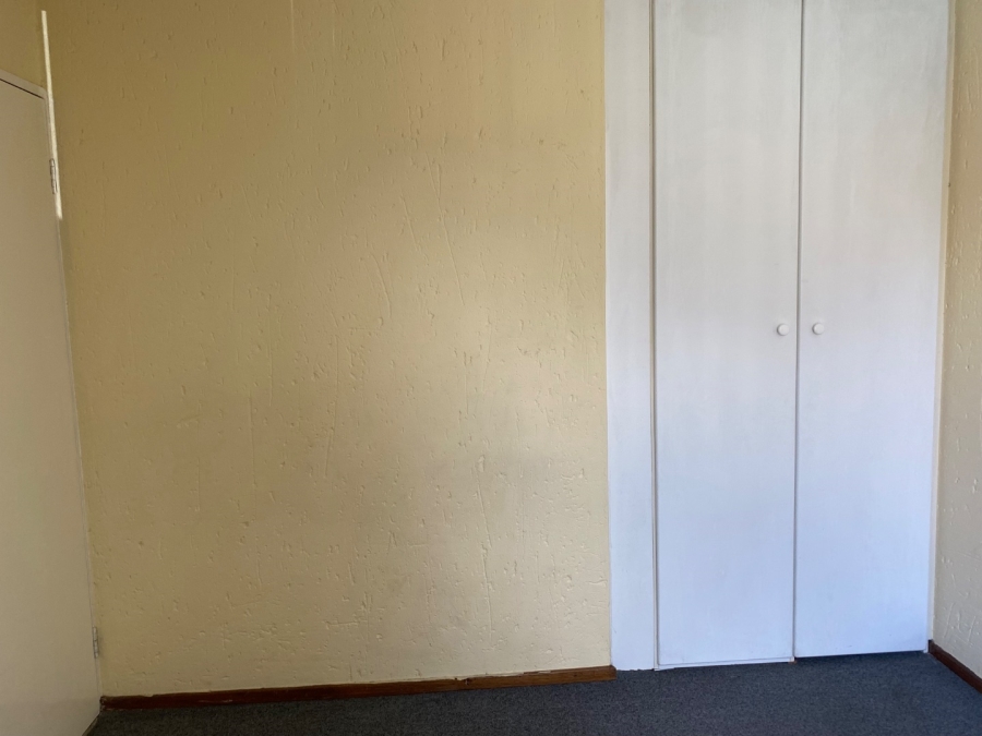  Bedroom Property for Sale in Bromhof Gauteng