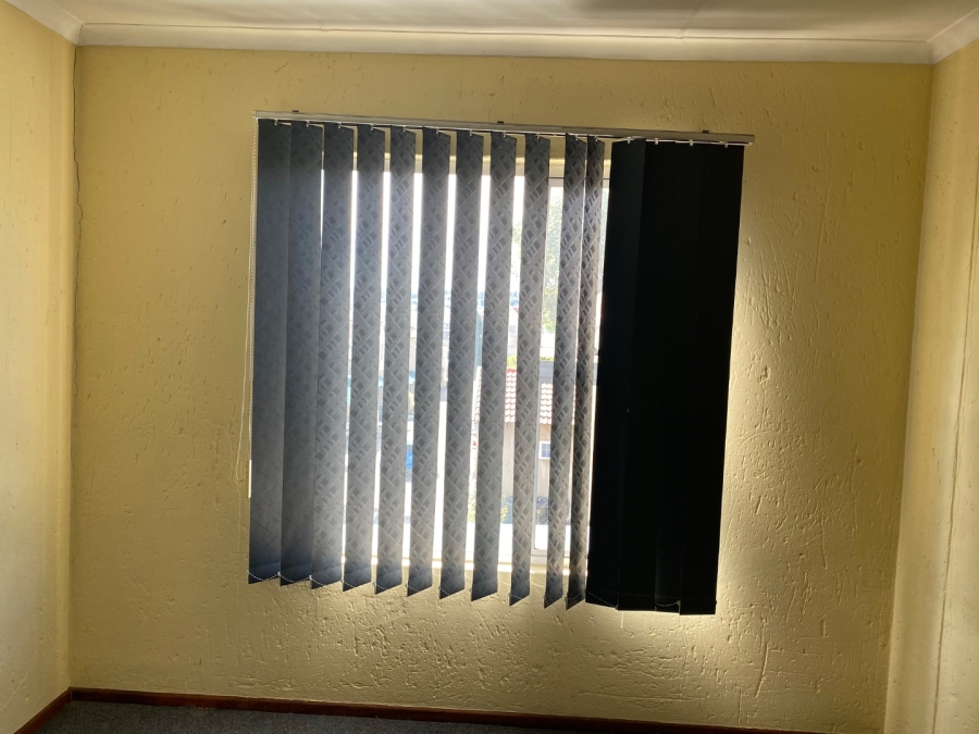  Bedroom Property for Sale in Bromhof Gauteng