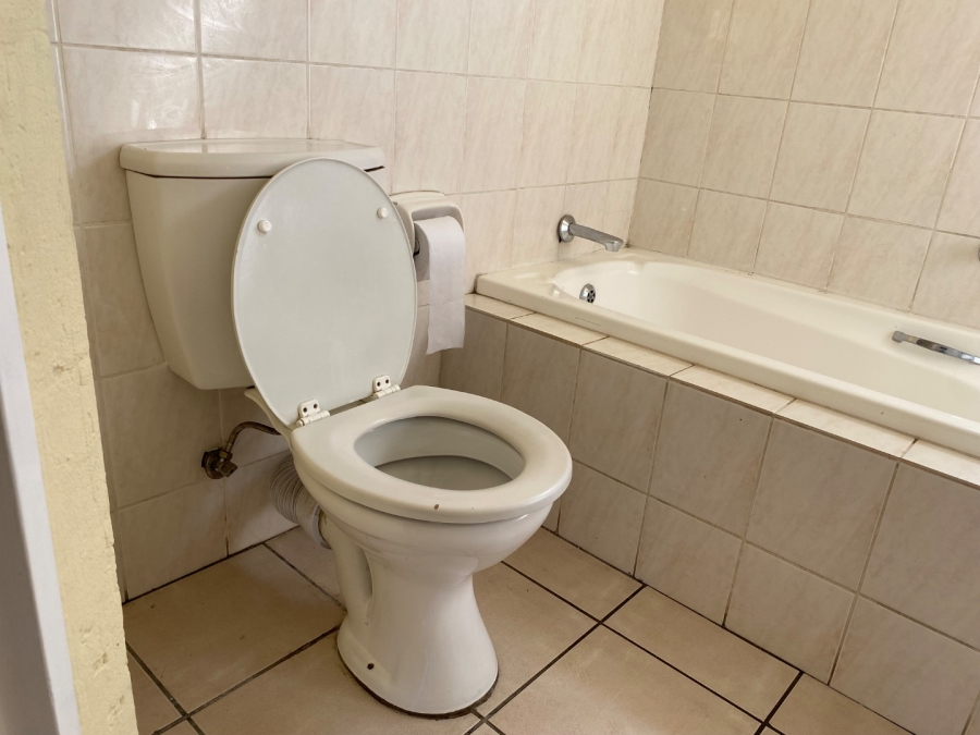  Bedroom Property for Sale in Bromhof Gauteng