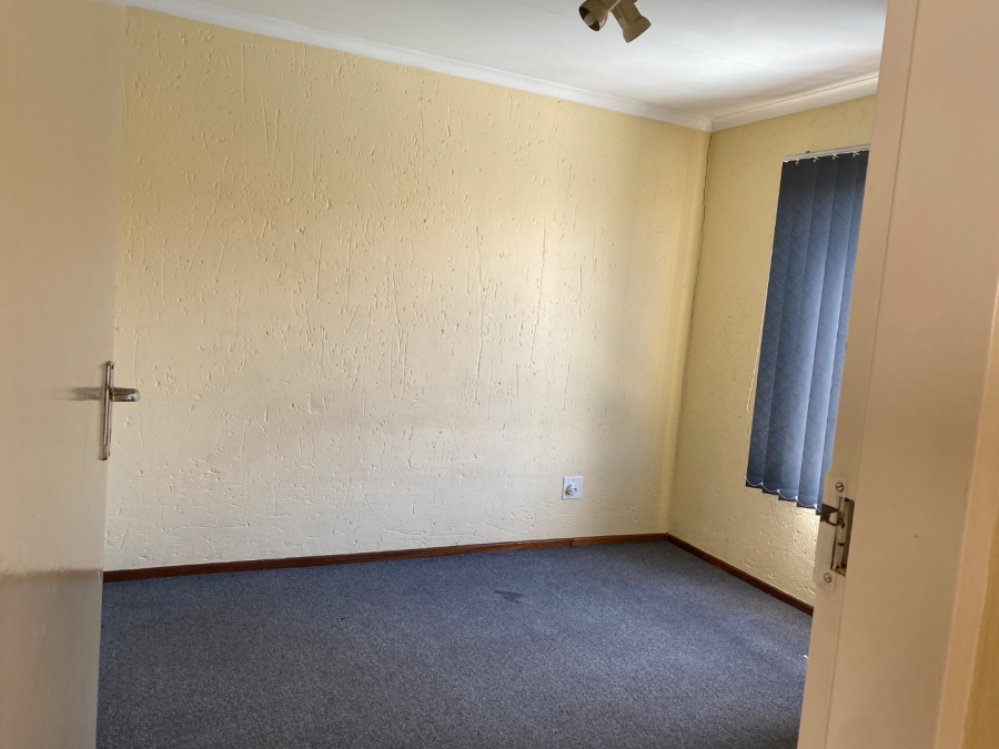  Bedroom Property for Sale in Bromhof Gauteng
