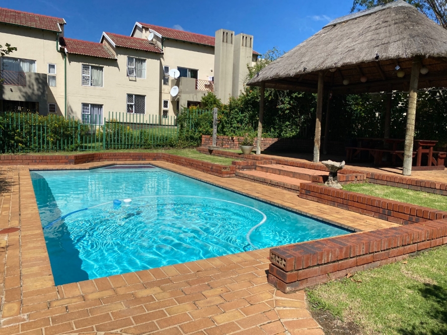  Bedroom Property for Sale in Bromhof Gauteng