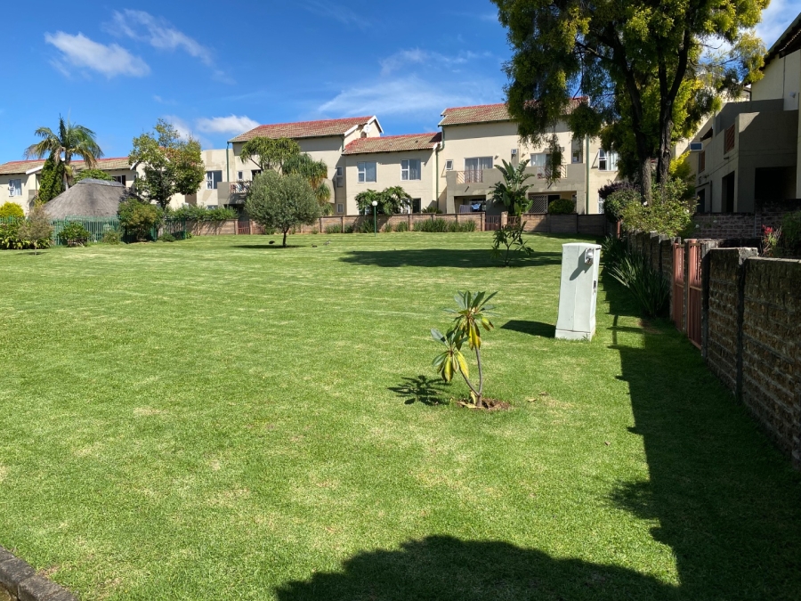  Bedroom Property for Sale in Bromhof Gauteng