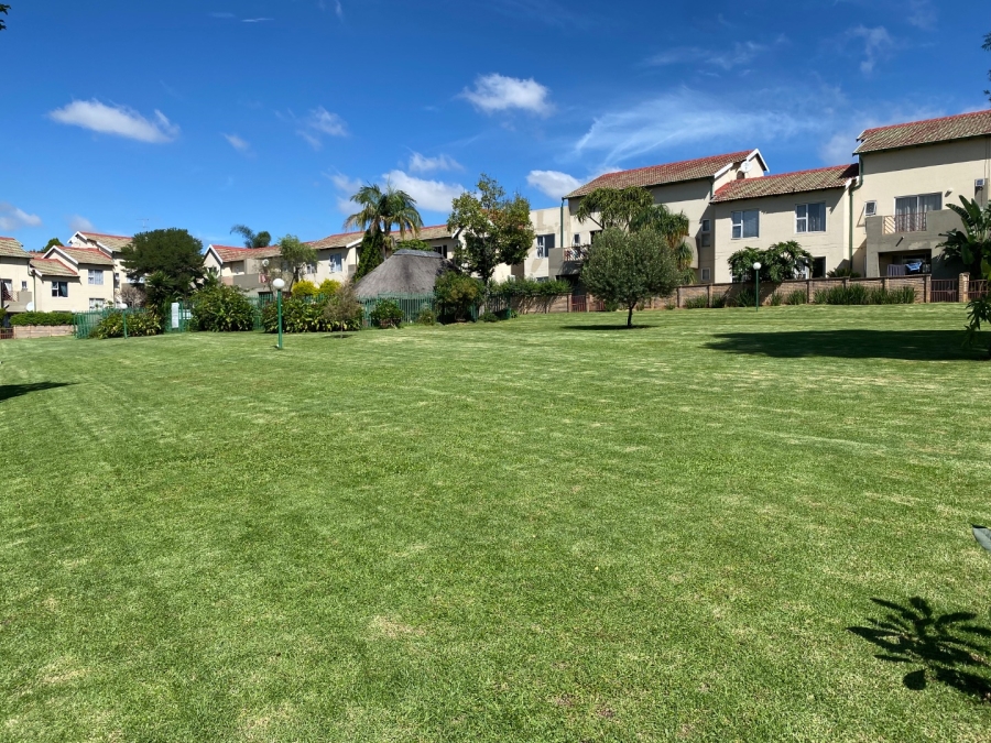  Bedroom Property for Sale in Bromhof Gauteng