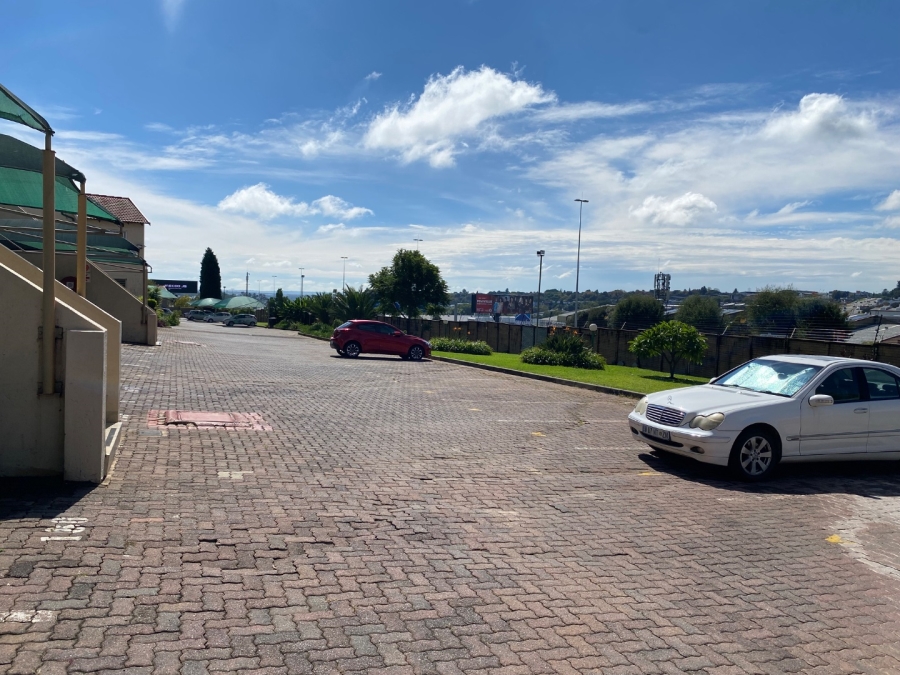  Bedroom Property for Sale in Bromhof Gauteng