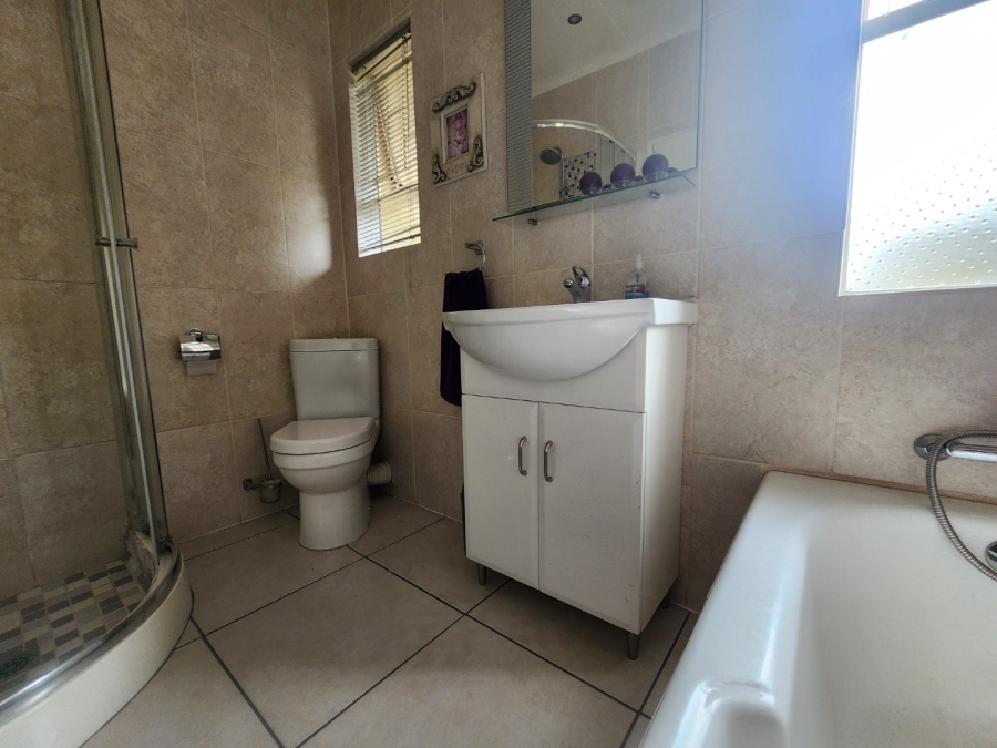 3 Bedroom Property for Sale in Magalieskruin Gauteng