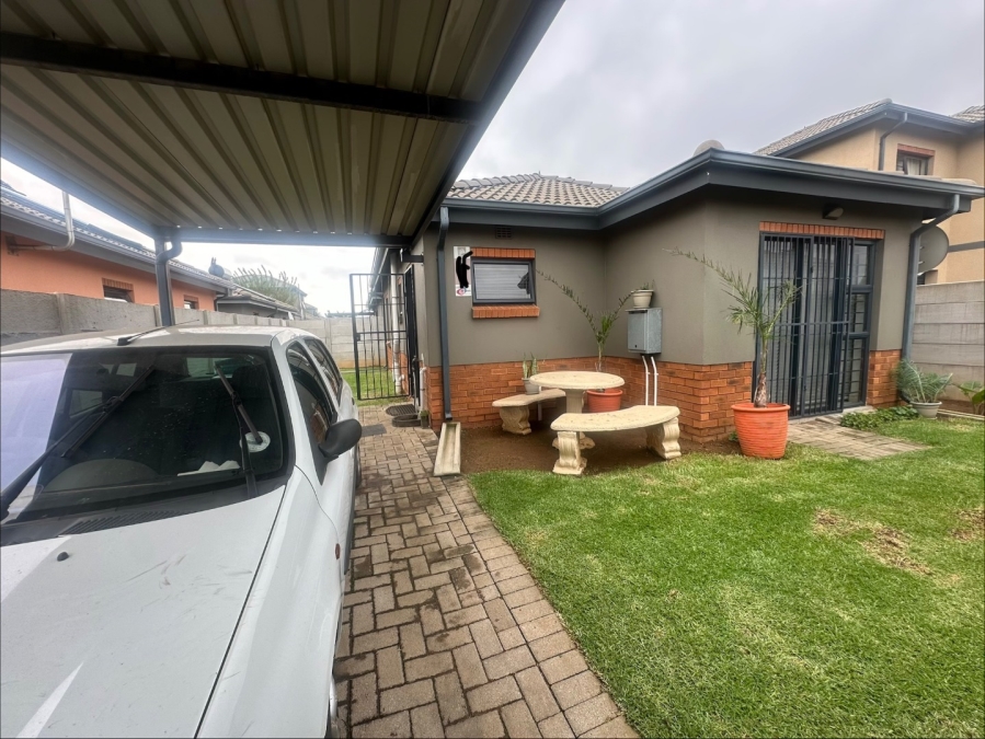 3 Bedroom Property for Sale in Albertsdal Gauteng