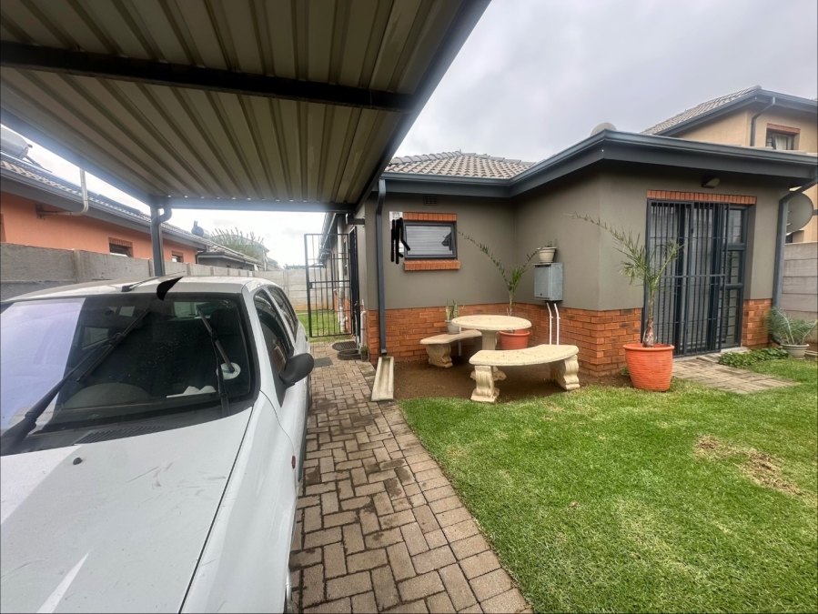 3 Bedroom Property for Sale in Albertsdal Gauteng