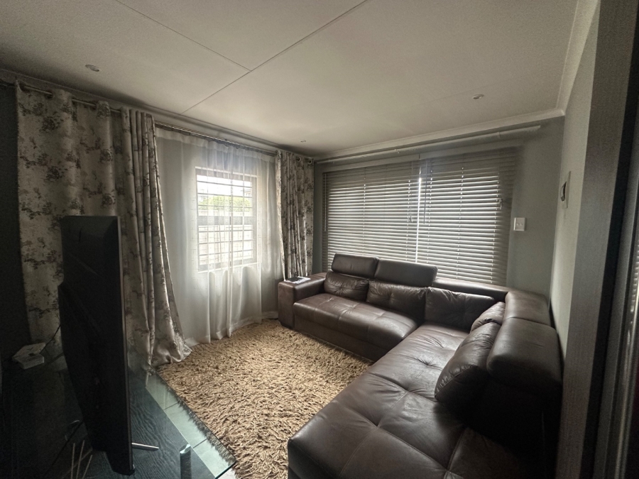 3 Bedroom Property for Sale in Albertsdal Gauteng