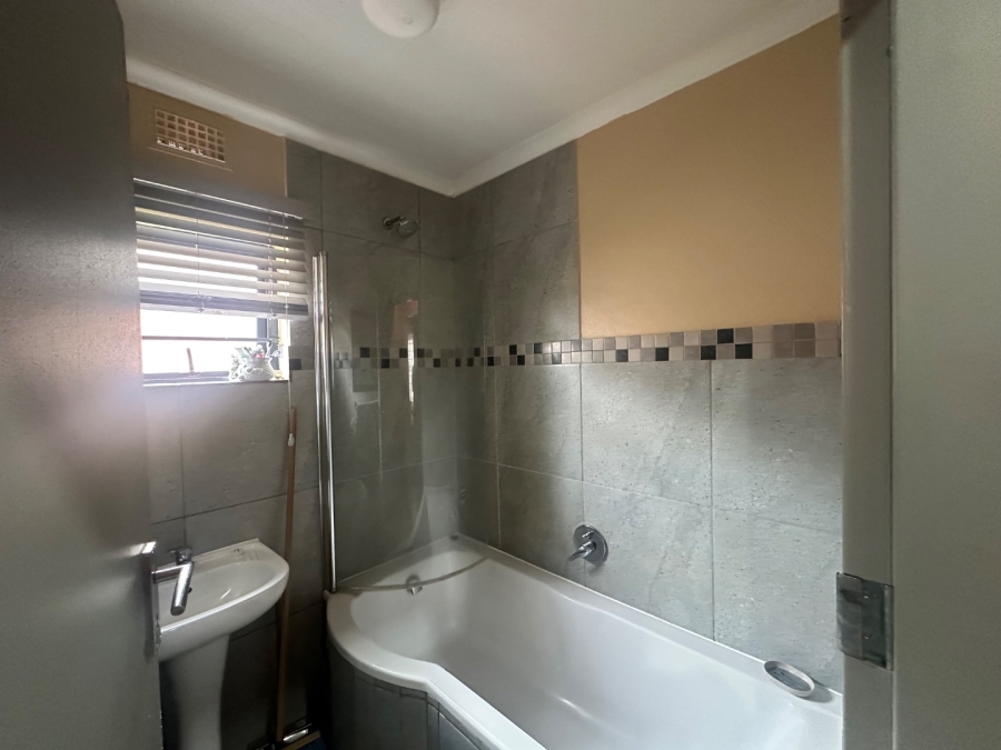 3 Bedroom Property for Sale in Albertsdal Gauteng