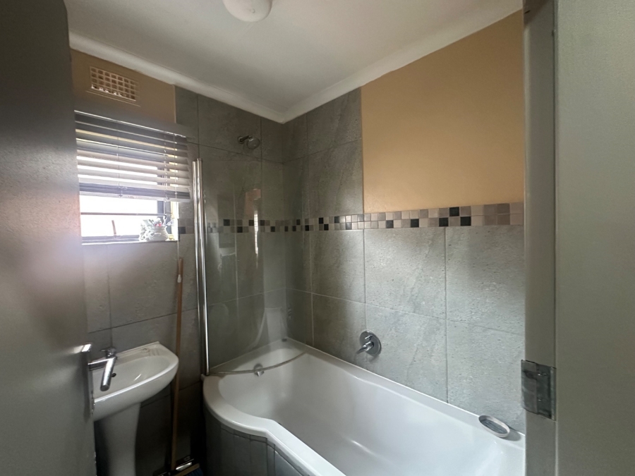 3 Bedroom Property for Sale in Albertsdal Gauteng