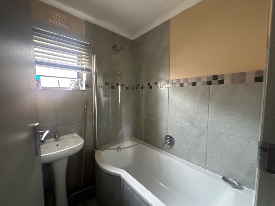 3 Bedroom Property for Sale in Albertsdal Gauteng