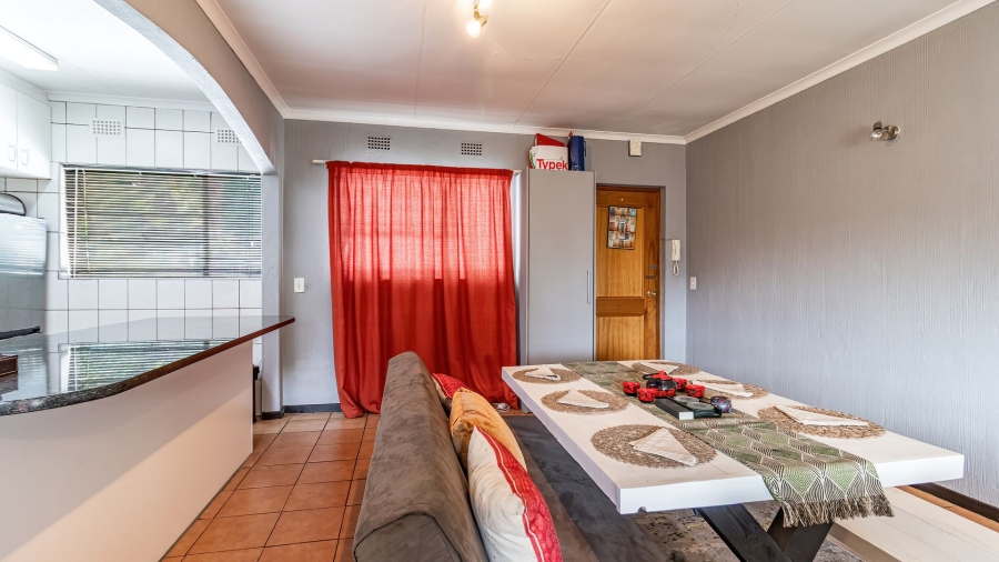 1 Bedroom Property for Sale in Corlett Gardens Gauteng