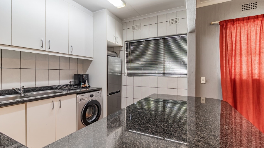 1 Bedroom Property for Sale in Corlett Gardens Gauteng