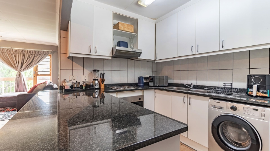 1 Bedroom Property for Sale in Corlett Gardens Gauteng