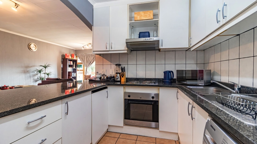 1 Bedroom Property for Sale in Corlett Gardens Gauteng