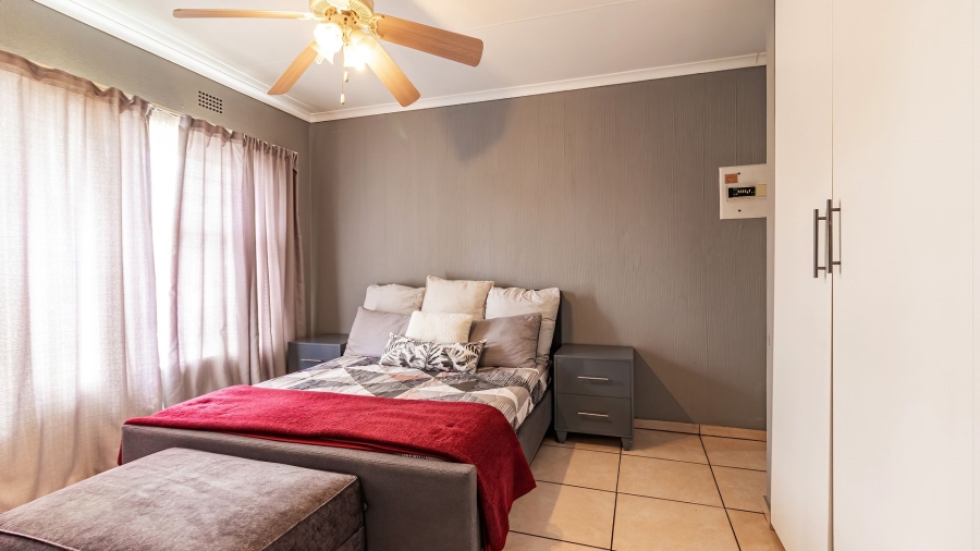 1 Bedroom Property for Sale in Corlett Gardens Gauteng