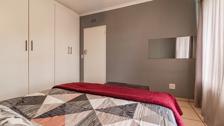 1 Bedroom Property for Sale in Corlett Gardens Gauteng