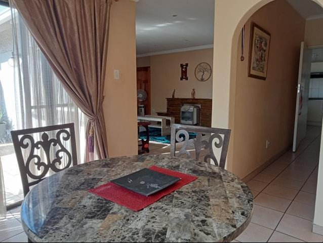 5 Bedroom Property for Sale in Wychwood Gauteng