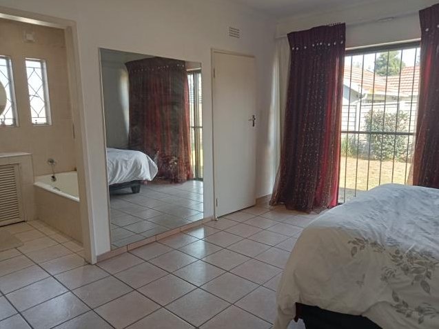 5 Bedroom Property for Sale in Wychwood Gauteng