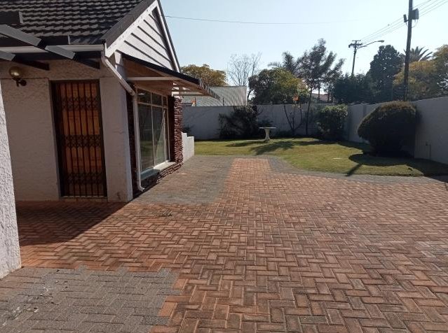 5 Bedroom Property for Sale in Wychwood Gauteng