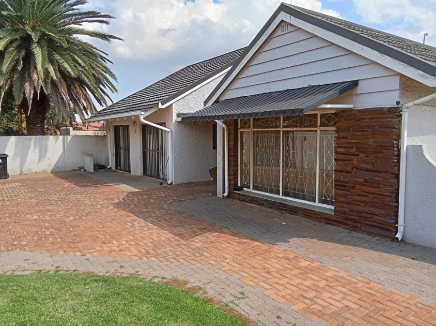 5 Bedroom Property for Sale in Wychwood Gauteng