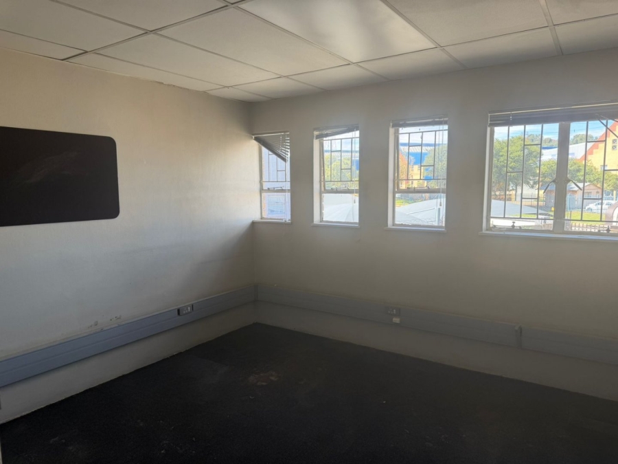  Bedroom Property for Sale in Meadowdale Gauteng