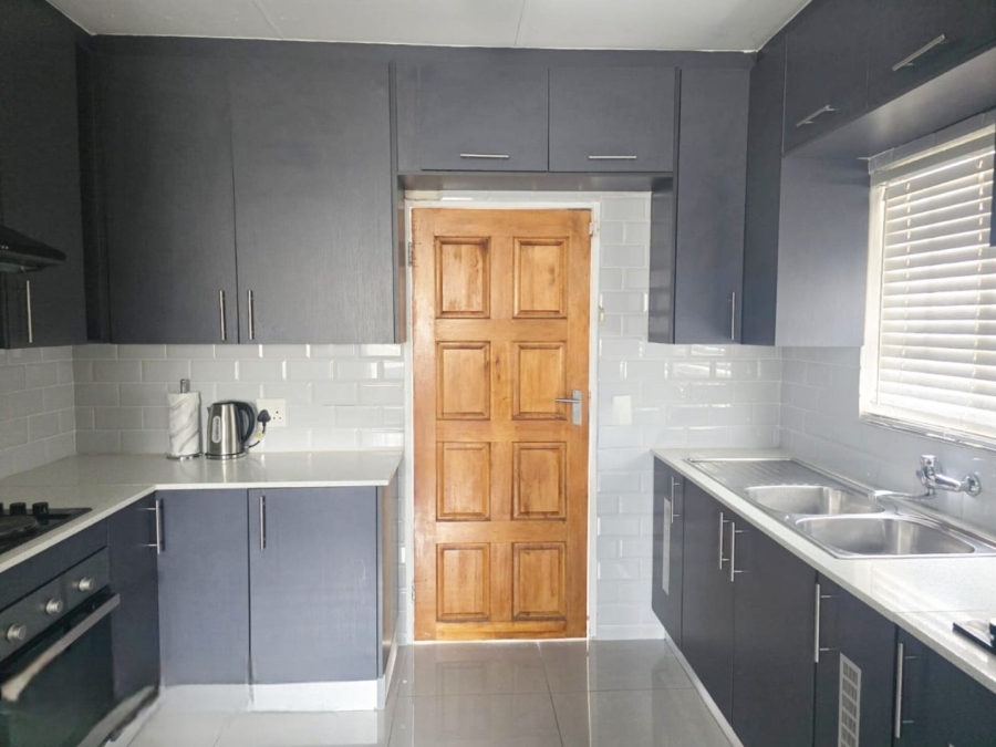 3 Bedroom Property for Sale in Blue Hills AH Gauteng