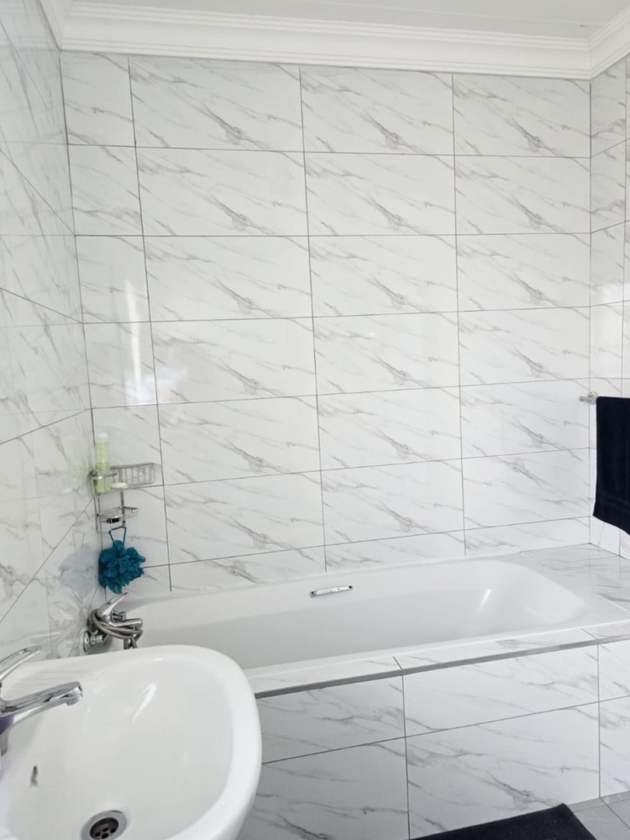 3 Bedroom Property for Sale in Blue Hills AH Gauteng