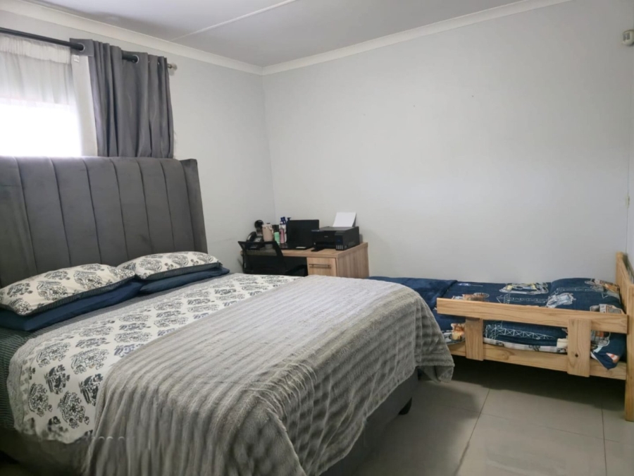 3 Bedroom Property for Sale in Blue Hills AH Gauteng