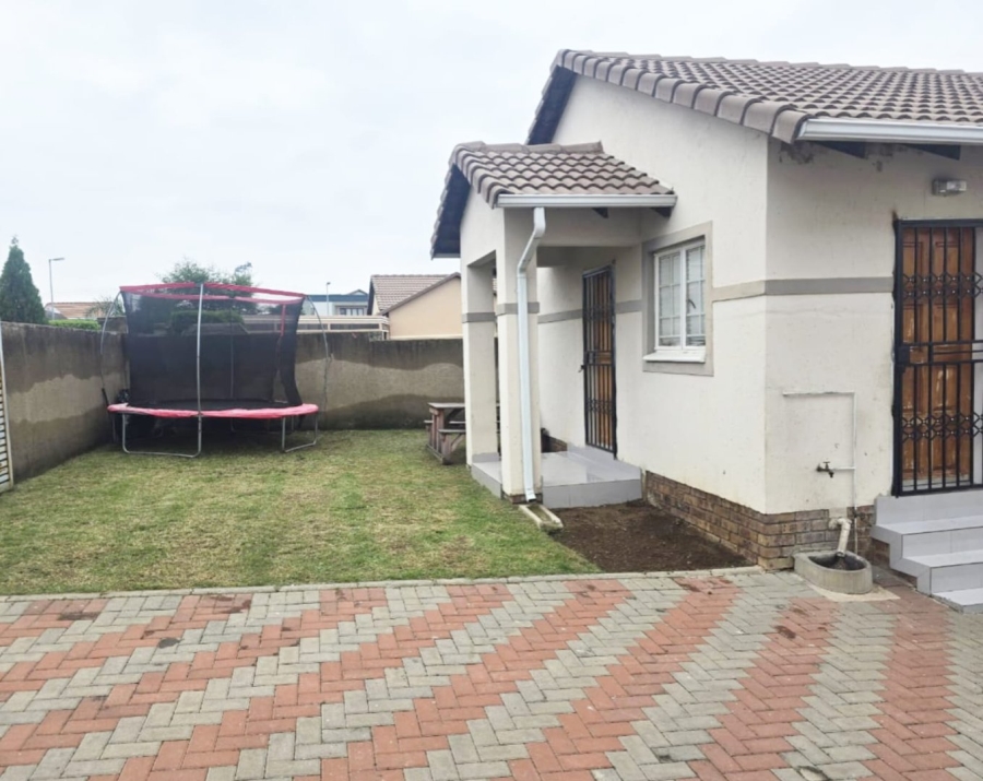 3 Bedroom Property for Sale in Blue Hills AH Gauteng