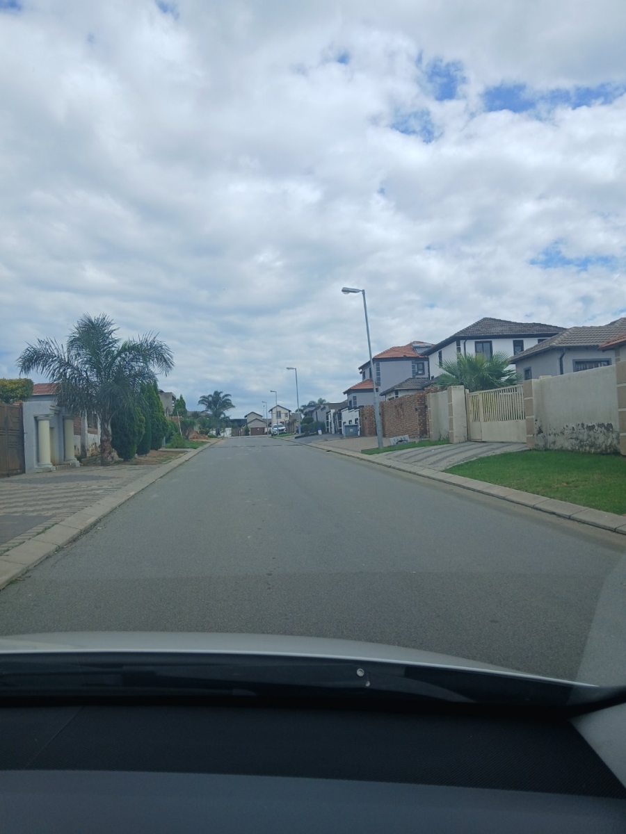 3 Bedroom Property for Sale in Blue Hills AH Gauteng