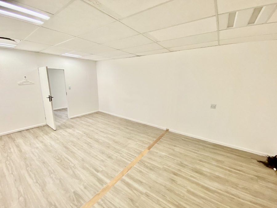 To Let Commercial Property for Rent in Vorna Valley Gauteng