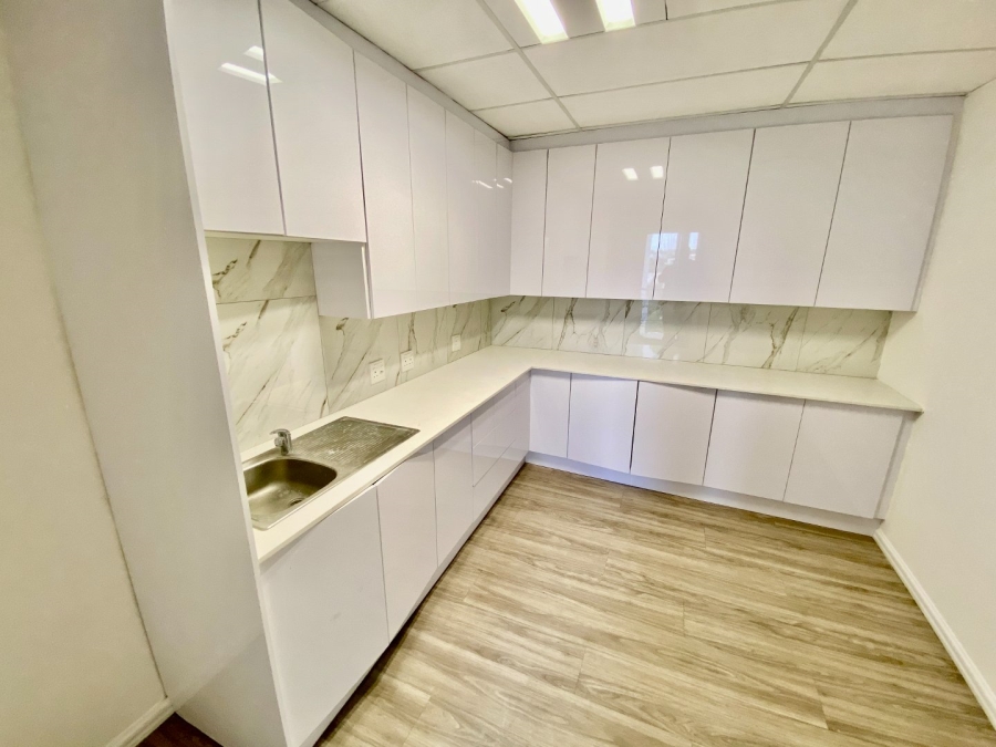 To Let Commercial Property for Rent in Vorna Valley Gauteng