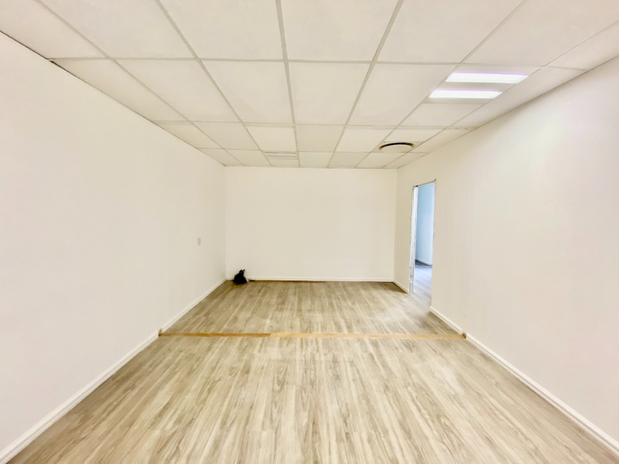 To Let Commercial Property for Rent in Vorna Valley Gauteng
