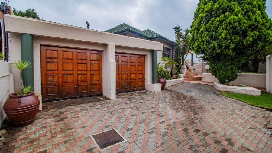 3 Bedroom Property for Sale in Linmeyer Gauteng