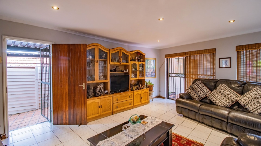 3 Bedroom Property for Sale in Linmeyer Gauteng