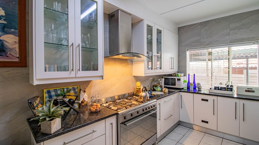 3 Bedroom Property for Sale in Linmeyer Gauteng