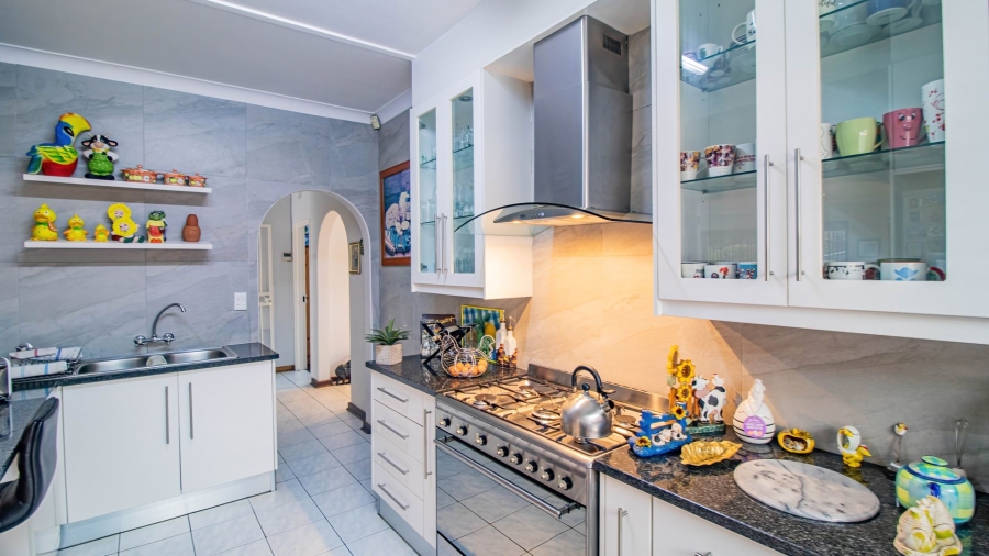 3 Bedroom Property for Sale in Linmeyer Gauteng