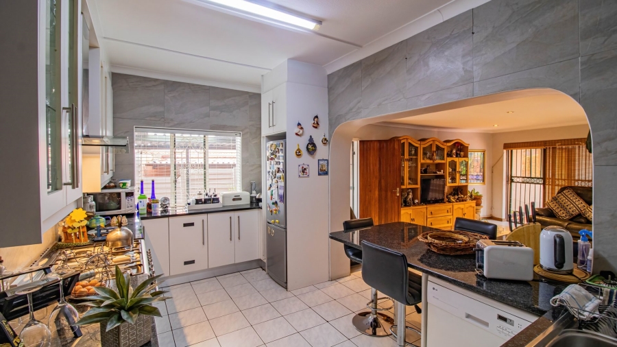 3 Bedroom Property for Sale in Linmeyer Gauteng