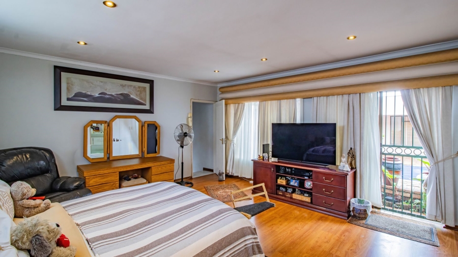 3 Bedroom Property for Sale in Linmeyer Gauteng