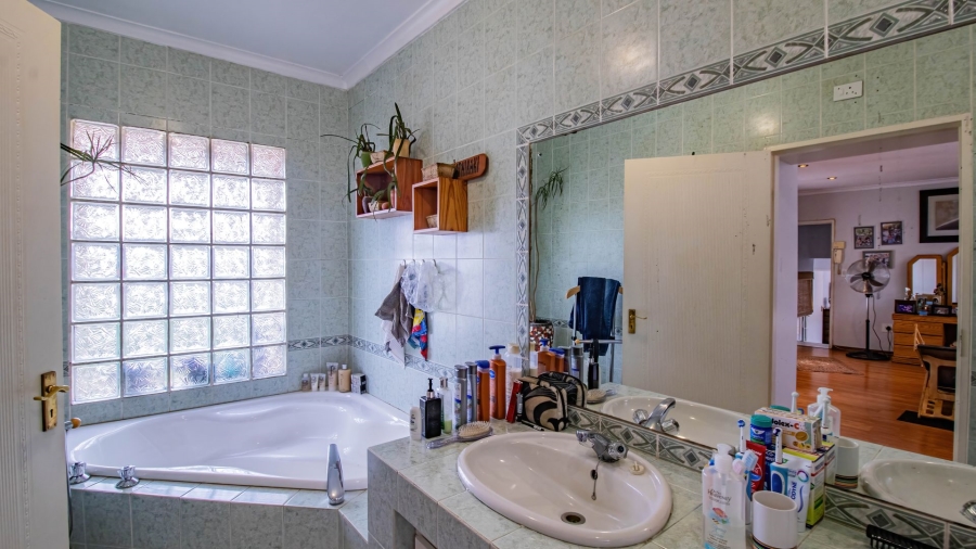 3 Bedroom Property for Sale in Linmeyer Gauteng