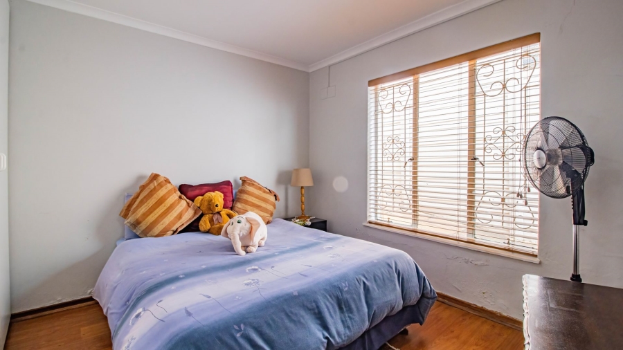 3 Bedroom Property for Sale in Linmeyer Gauteng