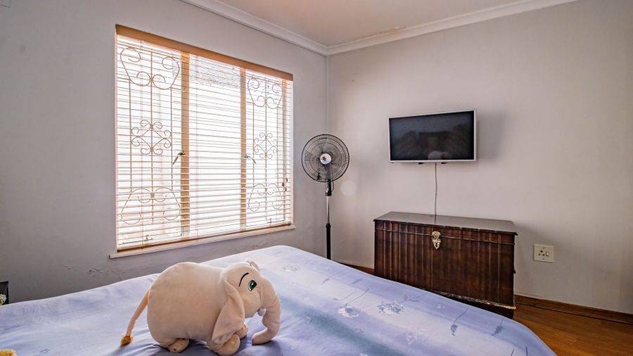 3 Bedroom Property for Sale in Linmeyer Gauteng