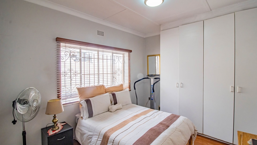 3 Bedroom Property for Sale in Linmeyer Gauteng