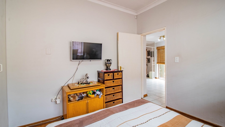3 Bedroom Property for Sale in Linmeyer Gauteng