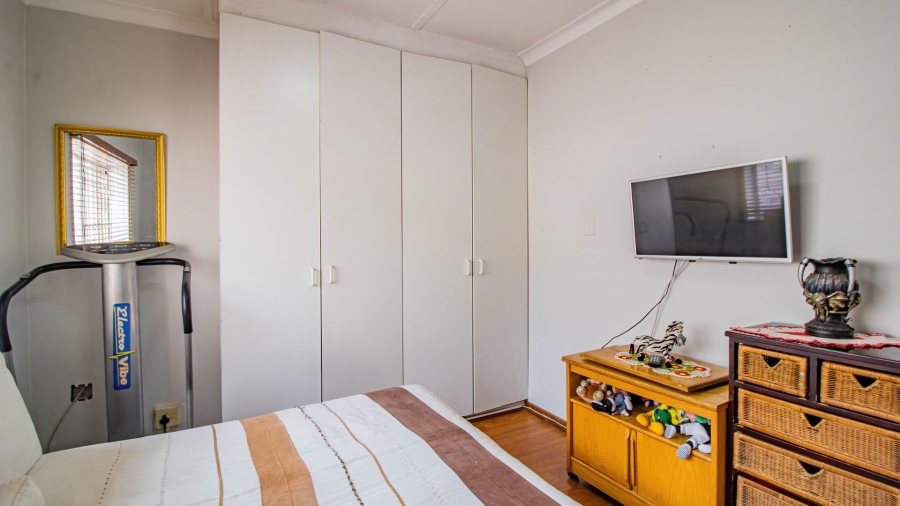 3 Bedroom Property for Sale in Linmeyer Gauteng