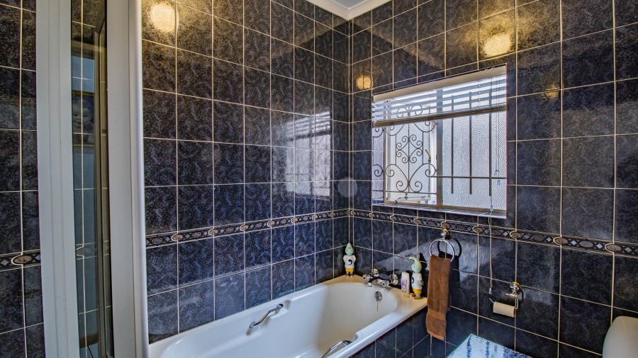 3 Bedroom Property for Sale in Linmeyer Gauteng
