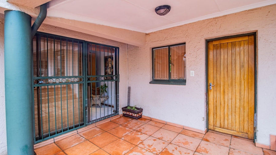 3 Bedroom Property for Sale in Linmeyer Gauteng