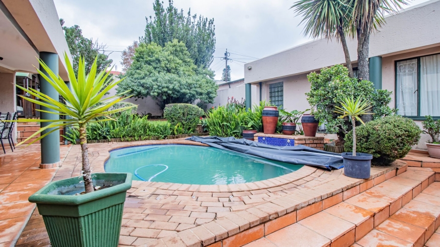 3 Bedroom Property for Sale in Linmeyer Gauteng