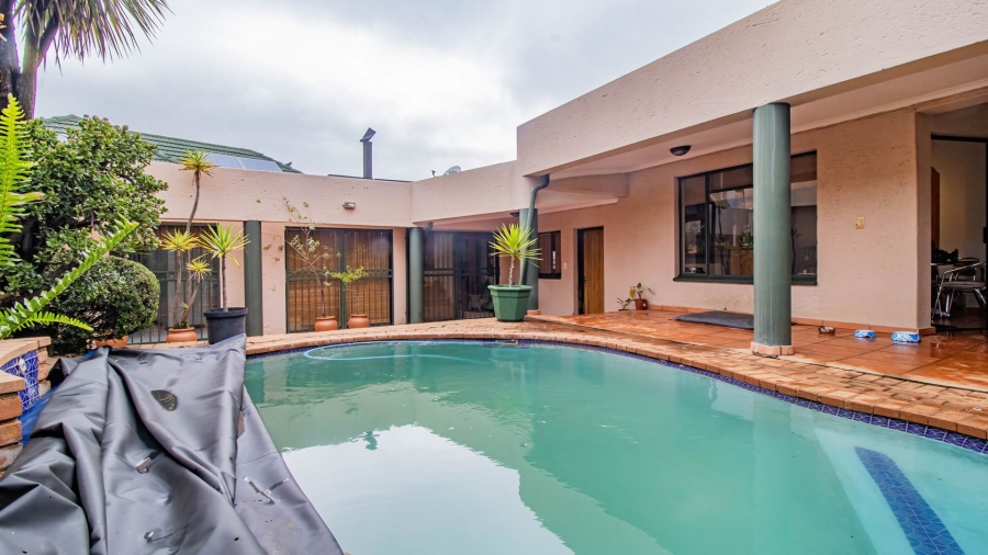 3 Bedroom Property for Sale in Linmeyer Gauteng